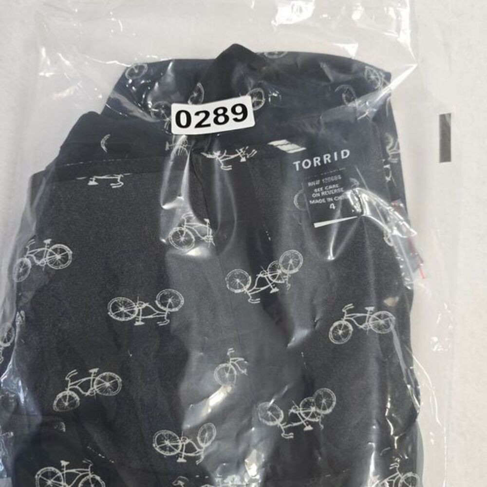 Torrid Top Blouse Womens Size 4 Black White Sheer Short Sleeve Bicycle Print NWT - Picture 13 of 13